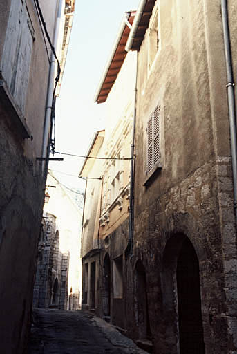 Vue générale, façade sur rue.