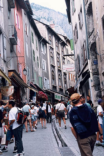 Façade sur la rue de la Grande Gargouille depuis le sud.