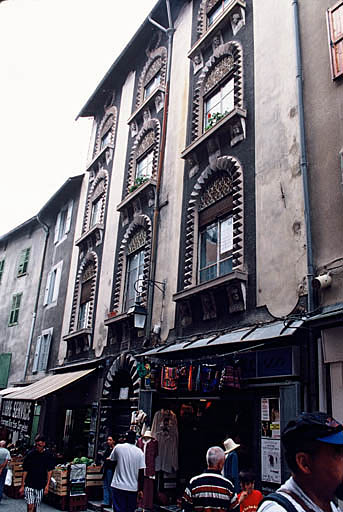 Façade sur la rue de la Grande Gargouille depuis le sud.