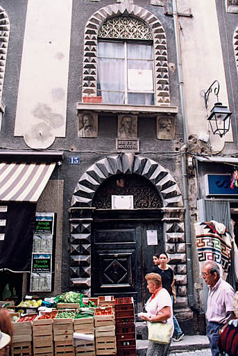 Façade, travée centrale.