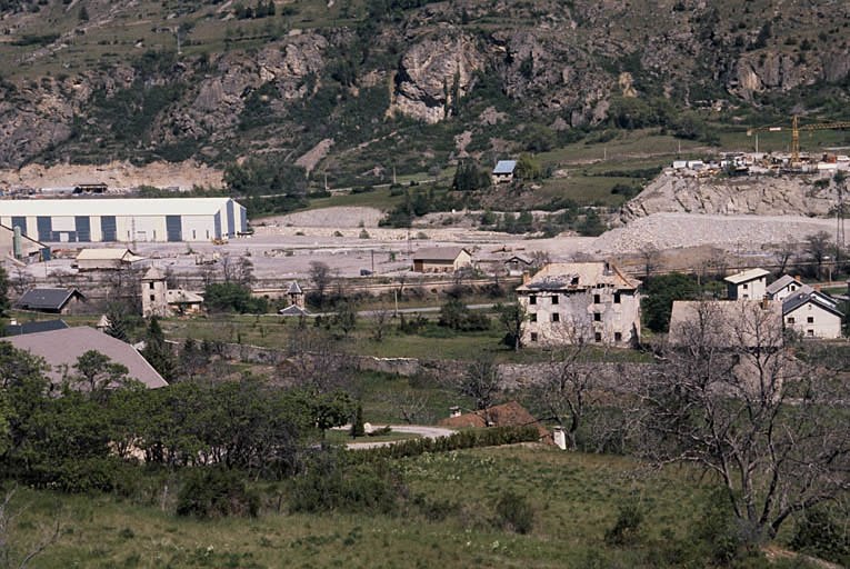 Plateforme du château depuis l'ouest.