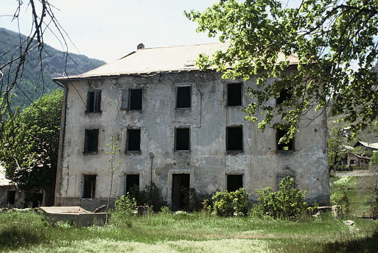 Maison de maître, façade est.