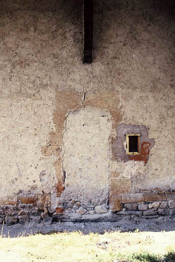 Porte murée, façade latérale sud.