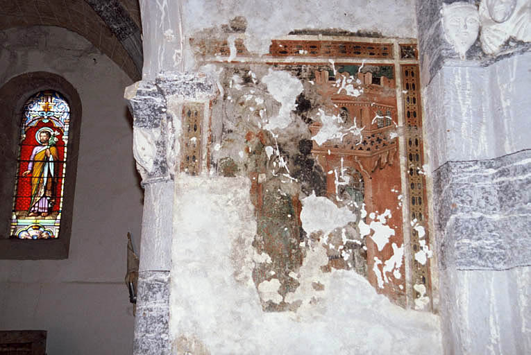 Pile nord-ouest de la croisée du transept, traces de décor peint.