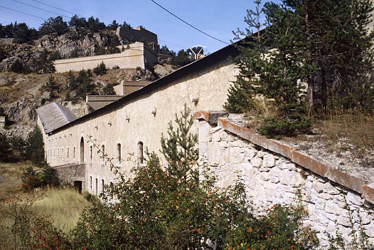 Vue du Randouillet vers le fort des Têtes.