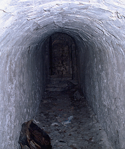 Couloir entre les deux salles basses.