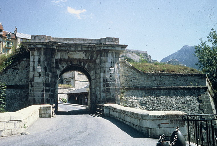 Porte d'Embrun.