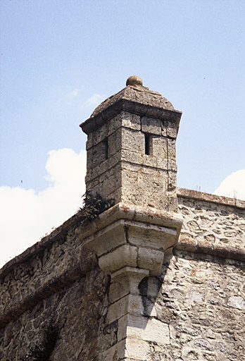 Echauguette près de la Porte Dauphine.