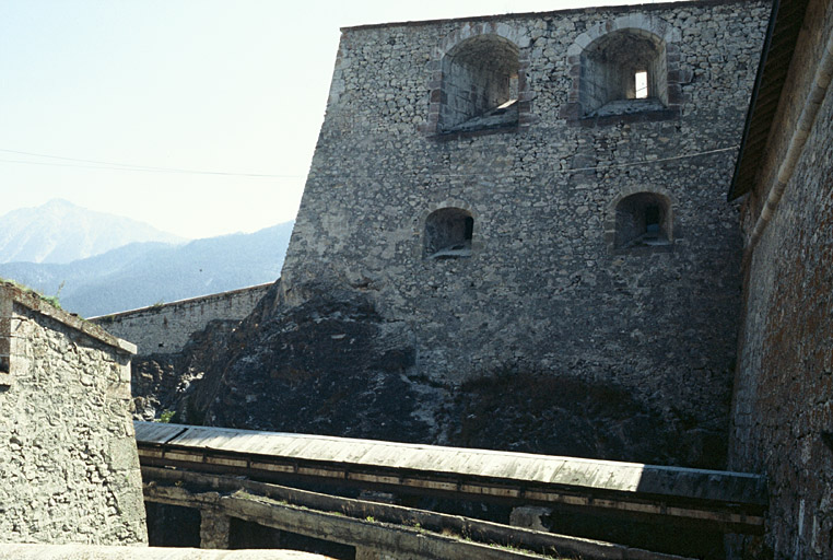 Remparts près de la Porte de Pignerol.