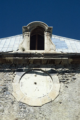 Ancienne chapelle, détail façade.