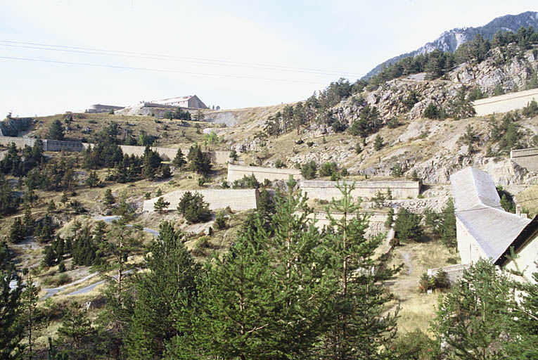 Vue du Randouillet vers le fort des Têtes, communication Y.