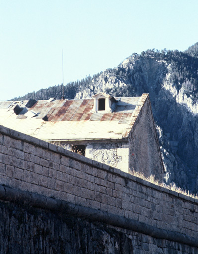 Pavillon de corps de garde.