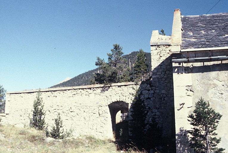 Traverse sous le donjon.