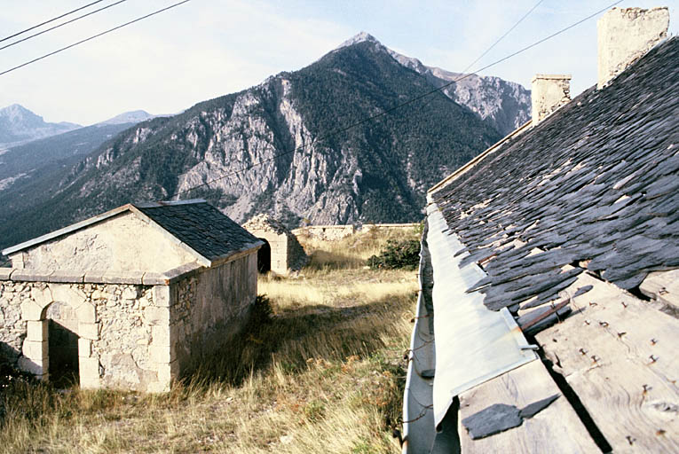 Poudrière et magasin.