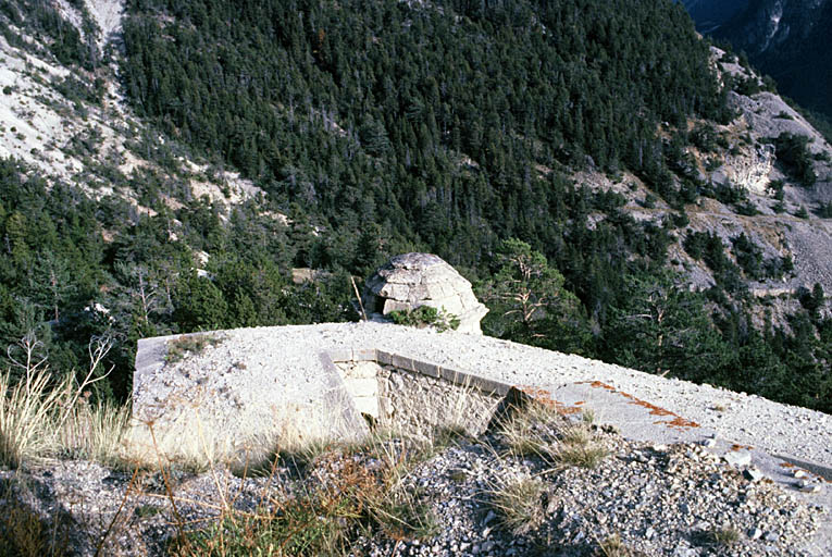 Mur et toit de l'échauguette.