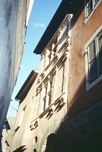 Façade sur rue.