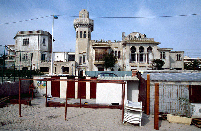 Façade sud vue de la plage.