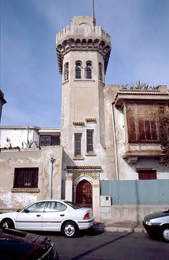 Façade sud, tour d'escalier.