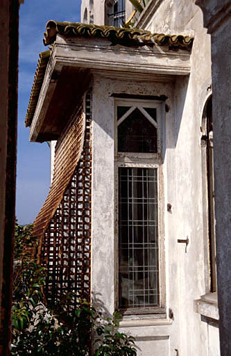 Façade sud, logette vue de la loggia.