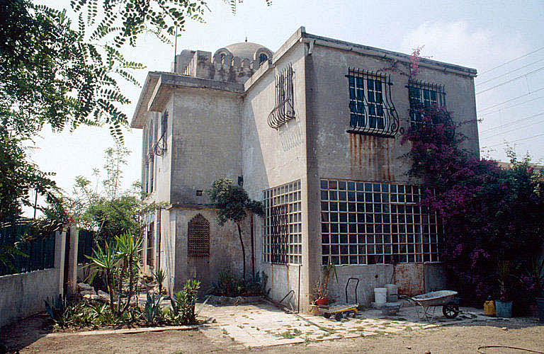 Façade est, vue du jardin.