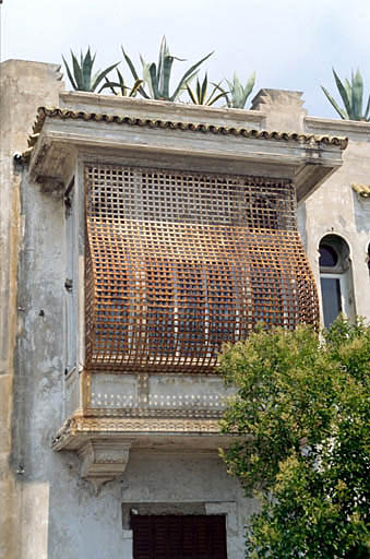 Façade sud, logette vue de face.