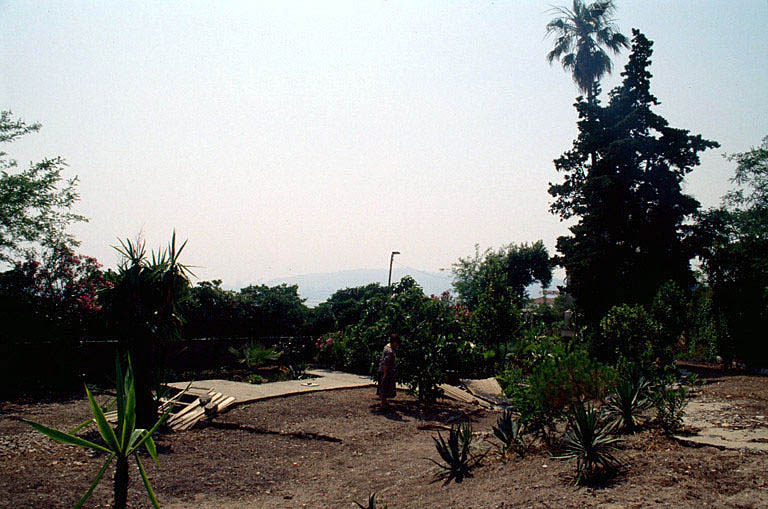 Le jardin, vue vers l'ancien block-haus.