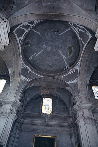 Vue de la croisée du transept et la coupole.