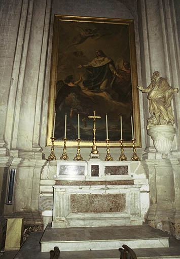 Vue du transept, détail d'un autel et son tableau.