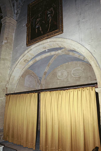 Vue du bas-côté sud, détail d'une chapelle latérale et sa voûte.