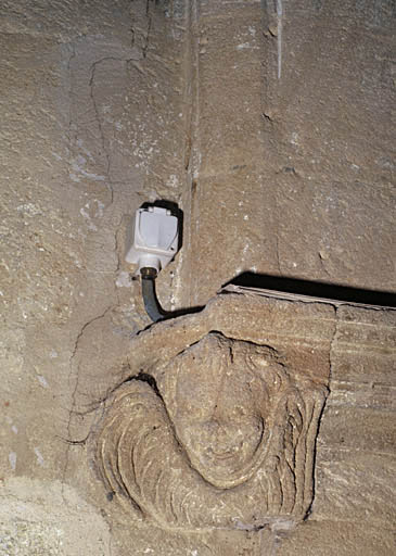 Vue du bas-côté sud, détail d'une chapelle latérale, un culot sculpté.