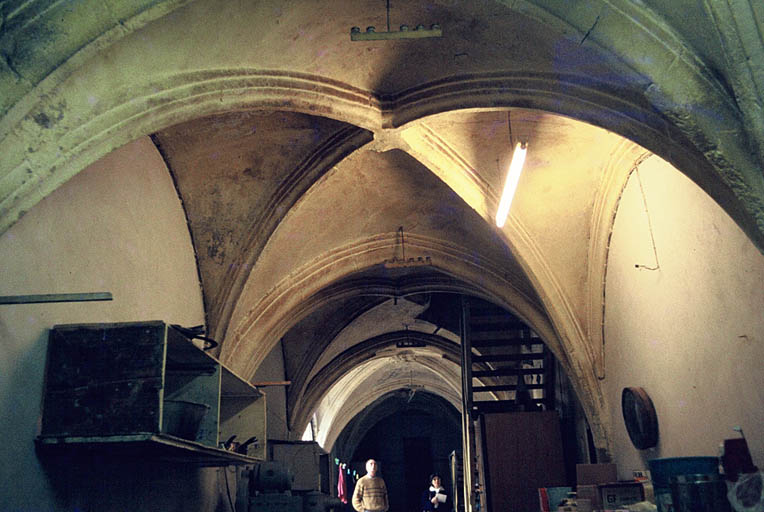 Vue d'une galerie du cloître.