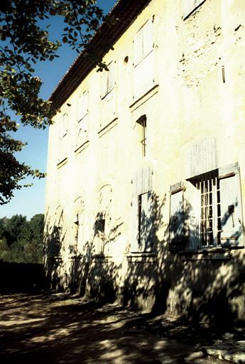 Vue de la façade postérieure, côté jardin.