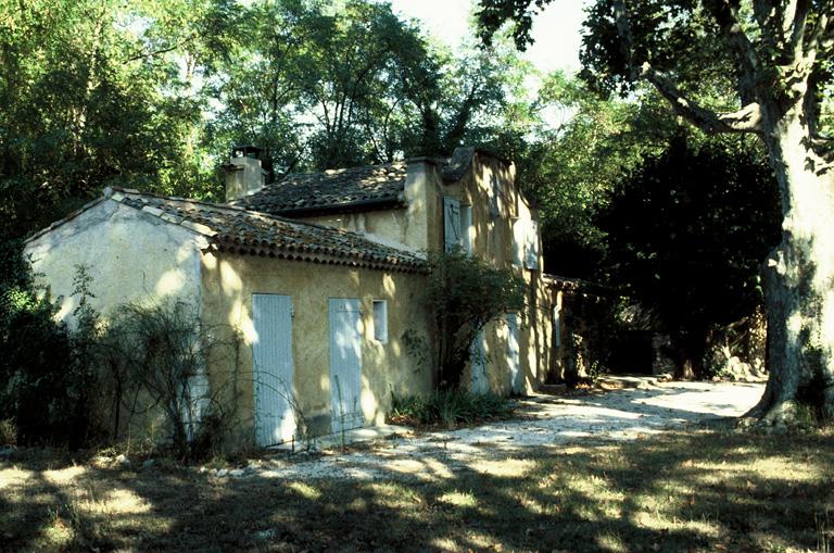 Vue des bâtiments annexes, appellés la maison de monsieur de Pourçeaugnac.