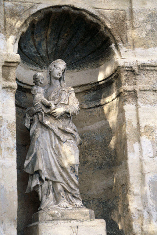 Vue de la Vierge dans sa niche.