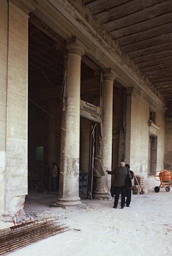 Vue de l'entrée du palais de justice après l'attentat de février 1993. DATE 03/06/2002