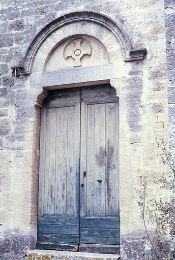 Vue de la façade sud, détail de la porte d'entrée.