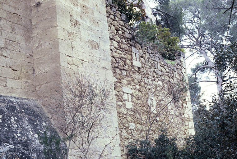 Vue du mur de soutènement au sud-ouest, détail.