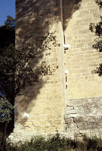 Vue de la façade ouest, détail d'un contrefort.