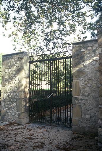 Vue du portail secondaire.