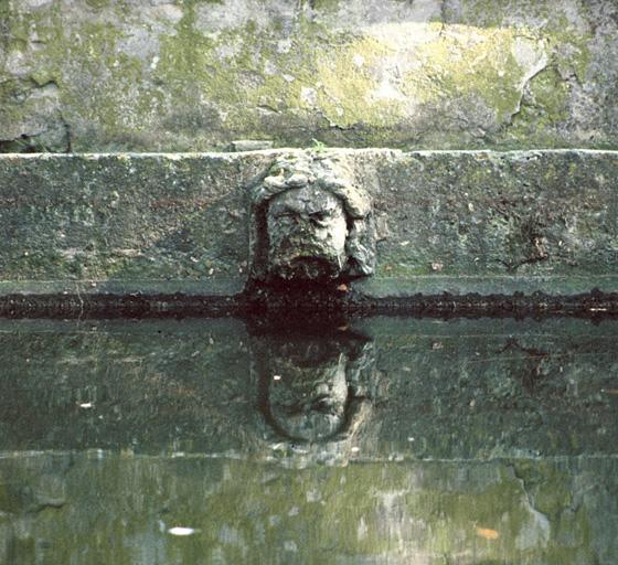 Vue du grand canal, détail d'un masque.