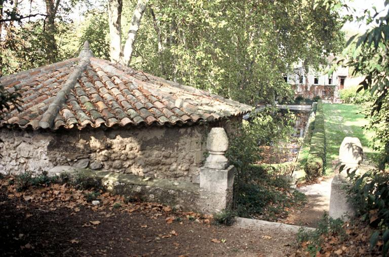 Vue du pavillon de la grotte de fraîcheur.