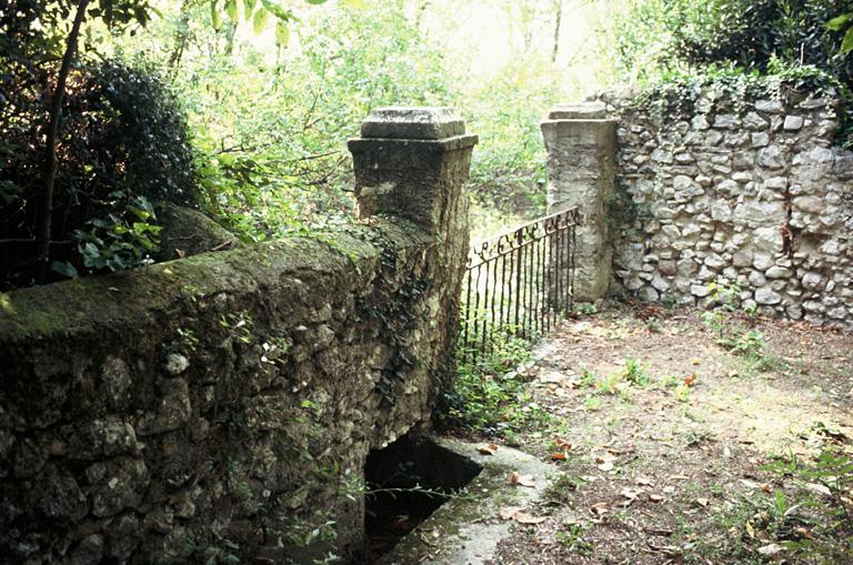 Vue du balcon sur le miroir d'eau.