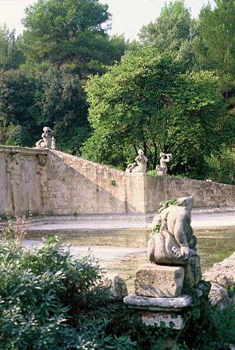 Vue du bassin aux 17 jets.