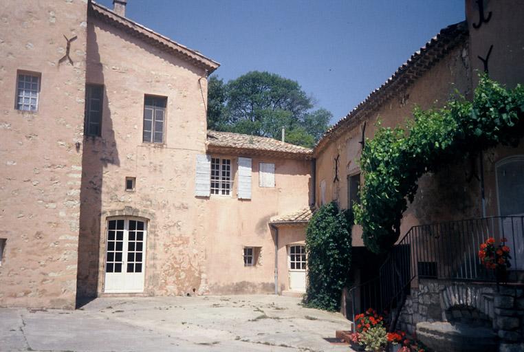 Façade latérale, ancienne ferme.