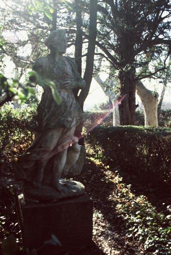 Statue du jardin : Junon et le paon.