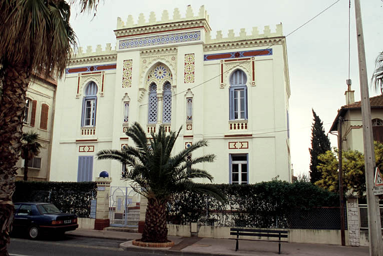 Vue d'ensemble, façade sur rue.