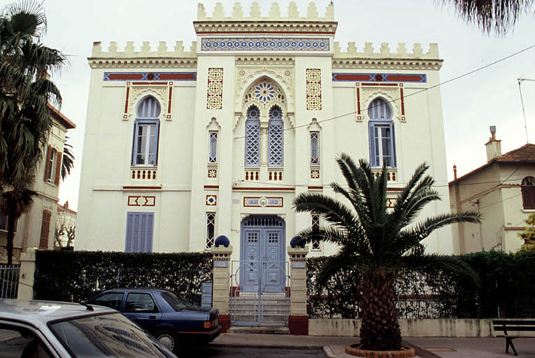 Vue d'ensemble, façade sur avenue de David Beauregard.