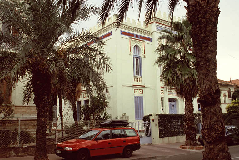 Vue d'ensemble, façade sur avenue de David Beauregard.