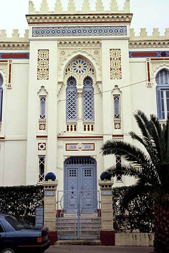 Façade sur rue, travée centrale.