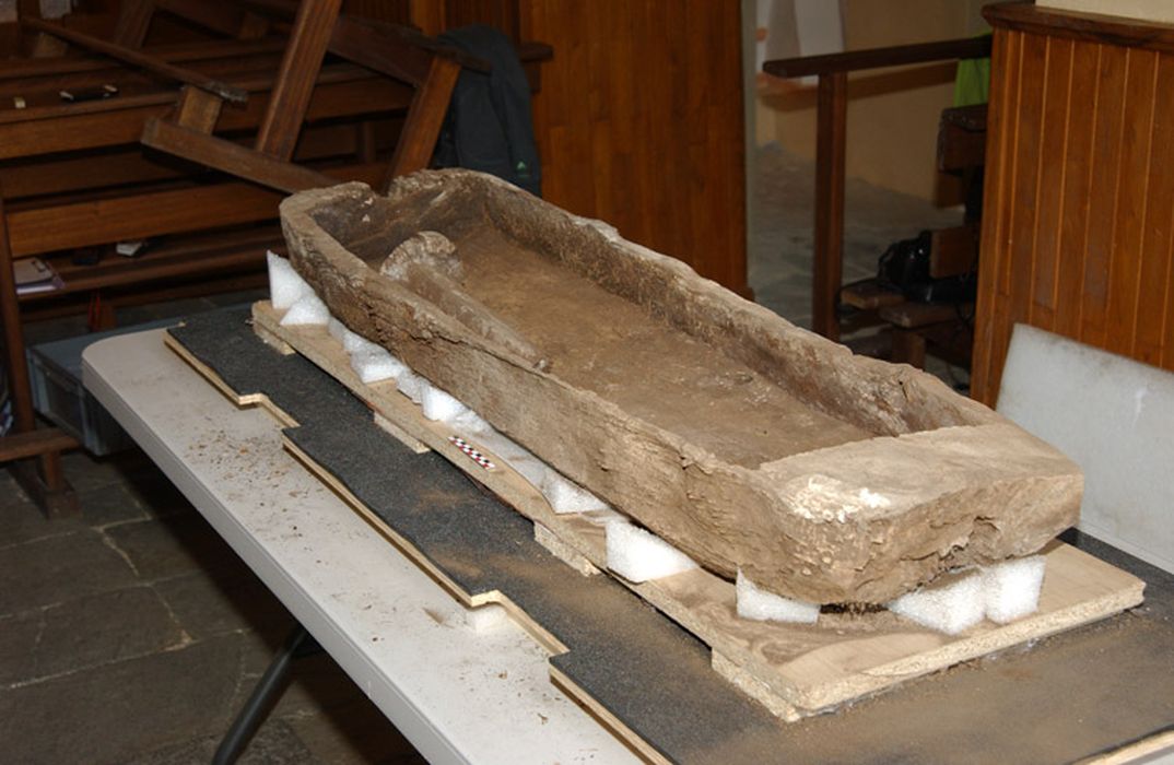 Cavités de Laninca : détail d’un sarcophage déposé